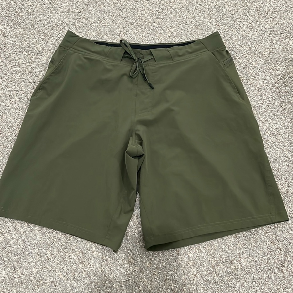 Men’s Hylete workout shorts